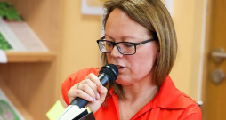 Sarmīte Trūpa: "Lai rakstītu, man ir vajadzīgs klusums un sava telpa." Vācijā dzīvojošās latgaliešu rakstnieces Sarmītes Trūpas debijas darbs tapis trīsdesmit gadu laikā. Sarmīte Trūpa: "Lai rakstītu, man ir vajadzīgs klusums un sava telpa." Vācijā dzīvojošās latgaliešu rakstnieces Sarmītes Trūpas debijas darbs tapis trīsdesmit gadu laikā.