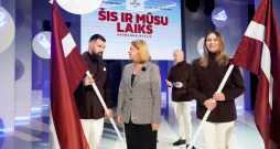 Latvijas karognesējs 2026. gada ziemas olimpiskajās spēlēs, hokejists Kaspars Daugaviņš, Ministru prezidente Evika Siliņa un Latvijas karognesēja 2026. gada ziemas olimpiskajās spēlēs, kalnu slēpotāja Dženifera Ģērmane piedalās pasākumā Latvijas Nacionālajā teātrī, kurā paziņo Latvijas delegācijas karognesējus Milānas-Kortīnas olimpiskajās spēlēs.