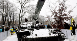 Ukrainas bruņoto spēku iznīcināts Krievijas okupantu tanks. Ukrainas bruņoto spēku iznīcināts Krievijas okupantu tanks.