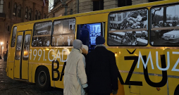 1991. gada barikāžu muzeja muzeobuss. 1991. gada barikāžu muzeja muzeobuss.