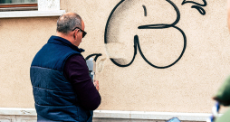 Grafiti noņemšana ar lāzeru.