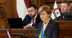Ārlietu ministre Baiba Braže sniedz ziņojumu Saeimas sēdē, kurā notiek ikgadējās ārpolitikas debates.