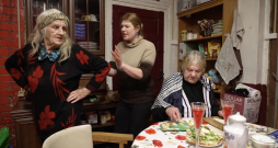 Magone mēģina izšķirt draudzeņu kašķi.