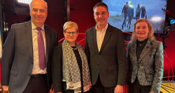 "Oulu – kultūras galvaspilsēta 2026" atklāšanas svinībās: Somijas vēstniece Latvijā Anne Saloranta (no labās), Liepājas mērs Gunārs Ansiņš, Latvijas vēstniece Somijā Dace Treija-Masī un Somijas vēstnieces dzīvesdraugs Kari Saloranta. "Oulu – kultūras galvaspilsēta 2026" atklāšanas svinībās: Somijas vēstniece Latvijā Anne Saloranta (no labās), Liepājas mērs Gunārs Ansiņš, Latvijas vēstniece Somijā Dace Treija-Masī un Somijas vēstnieces dzīvesdraugs Kari Saloranta.