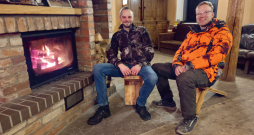 Medību vadītāji Sandris Višķers (no kreisās) un Reinis Picka.