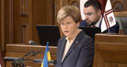 Ārlietu ministre Baiba Braže (JV).