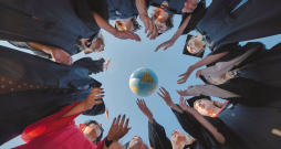 Dinamisku notikumu griežos.