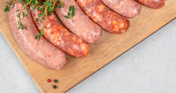 Kupāti ir dabīgā zarniņā pildīta rupji sasmalcināta gaļa, kam pievienotas garšvielas.