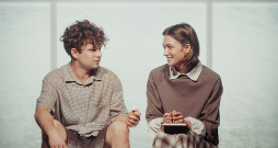 Rūdolfs Sprukulis (Knuta Auzenieka lomā) un Santa Breikša (Dārtas Dārznieces lomā).