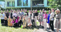 Laikmetīgajā skaņumākslā trenētie Latvijas Radio kora mākslinieki sniedza iedvesmojošu partitūras lasījumu.