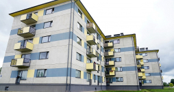 Latvijā pirmās divas zemas īres maksas daudzdzīvokļu mājas pagājušajā gadā tika atklātas Valmierā.