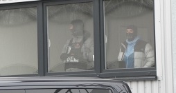 Vācijas Muitas kriminālizmeklēšanas dienesta darbinieki pirmdien kratīšanas laikā Lībekas industriālās zonas ēkā, kurā atradās firma, kas gādāja, lai Krievija saņemtu ES sankciju aizliegtas preces.