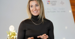 Kitija Auziņa piedalījusies vienās olimpiskajās spēlēs un sešos pasaules čempionātos, labāko rezultātu sasniedzot pirms trim gadiem, kad desmit kilometru distancē ierindojās 59. vietā.