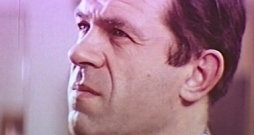 Kadrs no dokumentālās filmas "Ojārs Ābols".