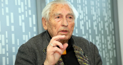 Ēriks Hānbergs: "Mūsu un arī lielākās daļas kolēģu preses izdevumos pamatprincips bija publicēt visus viedokļus, lai nekas nepaliktu aiz kadra. Tas vairoja uzticēšanos, jo lasītāji uzzināja visus viedokļus."