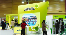 "airBaltic" stendā.
