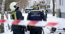 Valsts ugunsdzēsības dienesta apkopotā statistika liecina, ka dzīvojamās mājās pērn notikuši 1527 ugunsgrēki. Biežākie iemesli: neuzmanīga rīcība ar uguni (59,3%), nepareiza un bojātu elektroierīču lietošana (24,8%), nepareiza vai bojātu apkures ierīču lietošana (12,4%).