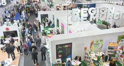 Triju dienu izstādē, kas iekārtota 26 zālēs, piedalās vairāk nekā 2500 dalībnieku no vairāk nekā 90 valstīm, kā arī industrijas eksperti no vairāk nekā 145 pasaules valstīm. Triju dienu izstādē, kas iekārtota 26 zālēs, piedalās vairāk nekā 2500 dalībnieku no vairāk nekā 90 valstīm, kā arī industrijas eksperti no vairāk nekā 145 pasaules valstīm.