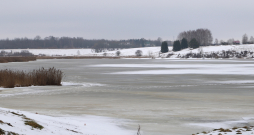 Aizsalusi ūdenstilpe.