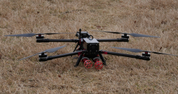 Bezpilota gaisa kuģis SIA "Origin Robotics" testa lidojumu poligonā.