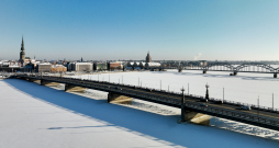 Rīga. Skats uz Akmens un Dzelzceļa tiltu.