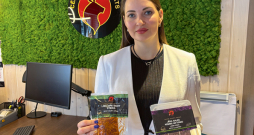 "Cēsu gaļas kombināta" vadītāja Ieva Piteronoka-Krišāne: "Latvijā esam pionieri liellopu produktu, to skaitā maltīšu gatavošanā. Liellopa gaļas skirt steiks un jēra gaļas kebabi ar kinzu ir viegli, ērti un ātri pagatavojamu maltīšu produkti."