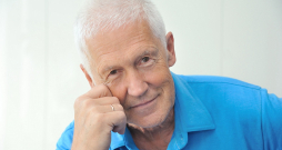 Dzintars Ābiķis: "Var lamāt pie varas esošās un bijušās partijas, tomēr – Latvija sekmīgi attīstās. To saku, jo esmu bijis septiņdesmit valstīs. Paskatiet, kāda ir vidējā alga Latvijā!"