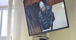 Igors Haits spriedumu klausījās attālināti no cietuma kameras.