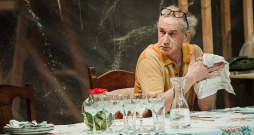 Ģirts Krūmiņš Roalda Dāla lomā. Ģirts Krūmiņš Roalda Dāla lomā.