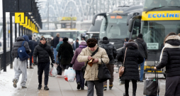 Autobusu pienākšanas platforma Rīgas starptautiskajā autoostā.
