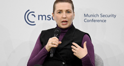 Dānijas premjerministre Mete Frederiksena sestdien Minhenes drošības konferencē paziņoja, ka ASV prezidents Donalds Tramps nav zaudējis interesi par Dānijas autonomo teritoriju Grenlandi. Dānijas premjerministre Mete Frederiksena sestdien Minhenes drošības konferencē paziņoja, ka ASV prezidents Donalds Tramps nav zaudējis interesi par Dānijas autonomo teritoriju Grenlandi.