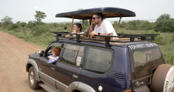  "Četri uz koferiem" Akagera nacionālajā parkā.