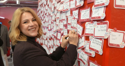 Ministru prezidente Evika Siliņa Milānas olimpiskā ciemata apmeklējuma laikā 2026. gada ziemas olimpiskajās spēlēs Itālijā. Ministru prezidente Evika Siliņa Milānas olimpiskā ciemata apmeklējuma laikā 2026. gada ziemas olimpiskajās spēlēs Itālijā.