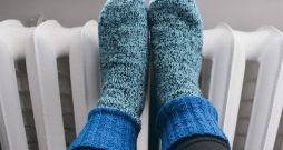 Ja Saeima apstiprinās vakar ārkārtas valdības sēdē pieņemtos likuma grozījumus, tad to iedzīvotāju skaits, kas šoziem var pretendēt uz apkures rēķina kompensāciju, palielināsies par 7571 cilvēku – liecina pašreizējie aprēķini.