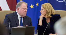 Latvijas Pašvaldību savienības priekšsēdis Gints Kaminskis un Ministru prezidente Evika Siliņa tikšanās laikā.