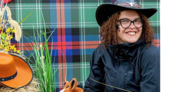 Aizputes kultūras nama pasākumu organizatore Kristīne Āreniece. Aizputes kultūras nama pasākumu organizatore Kristīne Āreniece.