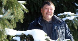 Latvijas Valsts mežzinātnes institūta "Silava" direktors Jurģis Jansons: "Pašreizējos priekšstatus par to, cik ilgi jāaudzē meži, 1948. gadā formulēja meža zinātnieks Pauls Sarma, reaģējot uz tā laika kokapstrādes rūpniecības vajadzībām, proti, kāda diametra baļķi tai bija nepieciešami. Tas pats P. Sarma atzina, ka, mainoties situācijai tautsaimniecībā, tos vajadzētu pārskatīt."