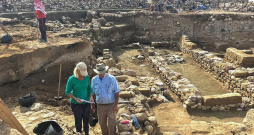 Izrakumos atklāts, ka Bībeles grēka pilsētas Sodomu un Gomoru iznīcināja meteora sprādziens, kas sadedzināja visus 8000 iedzīvotāju. Meteors eksplodēja virs pilsētām pirms 3650 gadiem, radot milzīgu uguns bumbu.