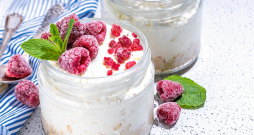 Biezpiena deserts ar kamas miltiem. Biezpiena deserts ar kamas miltiem.