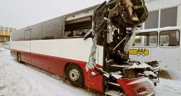 Uzņēmuma "Latvijas Sabiedriskais autobuss" sociālo tīklu profilā publicēta šī fotogrāfija, kurā redzams avārijā 18. februārī uz Liepājas šosejas sadragātais autobuss, un rakstīts: "Cietušie pasažieri un autobusa vadītājs šobrīd atrodas dažādās reģionu slimnīcās. Viņiem priekšā ārstēšanās un pēc tam arī atveseļošanās process. SIA "Latvijas Sabiedriskais autobuss" ir apdrošinājis pasažieru civiltiesisko atbildību." Uzņēmuma "Latvijas Sabiedriskais autobuss" sociālo tīklu profilā publicēta šī fotogrāfija, kurā redzams avārijā 18. februārī uz Liepājas šosejas sadragātais autobuss, un rakstīts: "Cietušie pasažieri un autobusa vadītājs šobrīd atrodas dažādās reģionu slimnīcās. Viņiem priekšā ārstēšanās un pēc tam arī atveseļošanās process. SIA "Latvijas Sabiedriskais autobuss" ir apdrošinājis pasažieru civiltiesisko atbildību."