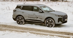 "Chery Tiggo 7" "snow" režīmā. "Chery Tiggo 7" "snow" režīmā.