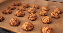 Kamas un auzu pārslu cepumi.