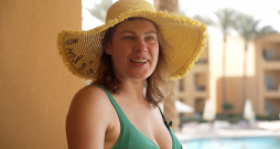 Dzejniece Magone Liedeskalna Ēģiptē.