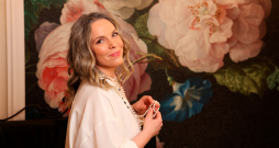 Raidījuma "Dāmu projekts" vadītāja, radio personība un žurnāliste Rita Paula. Raidījuma "Dāmu projekts" vadītāja, radio personība un žurnāliste Rita Paula.