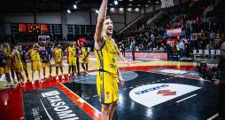 Mareks Mejeris teic paldies "Stal" faniem par atbalstu. Pēdējos gados viņam palaimējies nokļūt pilsētās, kur mīl basketbolu, tā tas ir arī Ostruvā Lielpolijā.