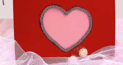 Apsveikuma kartīte.