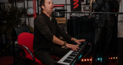 Ieskandina šova "Koru kari" jauno sezonu.