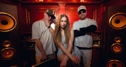 Grupa "Latgalīšu reps" un dziedātāja DIONA. Grupa "Latgalīšu reps" un dziedātāja DIONA.