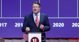 Partijas "Latvija pirmajā vietā" priekšsēdētājs, Rīgas domes deputāts Ainārs Šlesers. Partijas "Latvija pirmajā vietā" priekšsēdētājs, Rīgas domes deputāts Ainārs Šlesers.