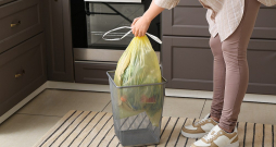 Lai arī Latvija ir starp tām Eiropas valstīm, kurām atkritumu apsaimniekošana veicas labi, darāmā vēl pietiek – nākamais solis ir paplašināt dalīto vākšanu, attīstīt tehnoloģijas un iesaistīt sabiedrību vēl aktīvākā šķirošanā.